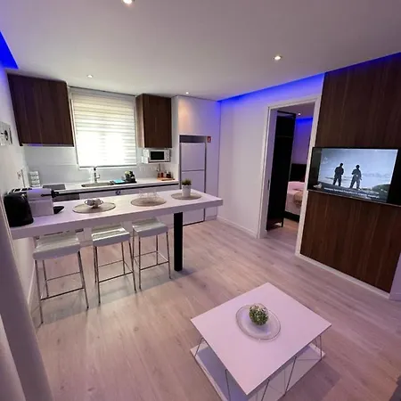 Felisia's Luxury * Engomi