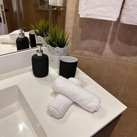 Felisia's Luxury
