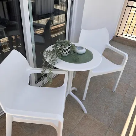 Felisia's Luxury Engomi